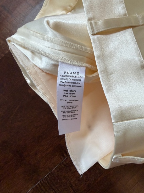 FRAME Relaxed Straight Cargo Pants in Bone - Picture 15 of 15